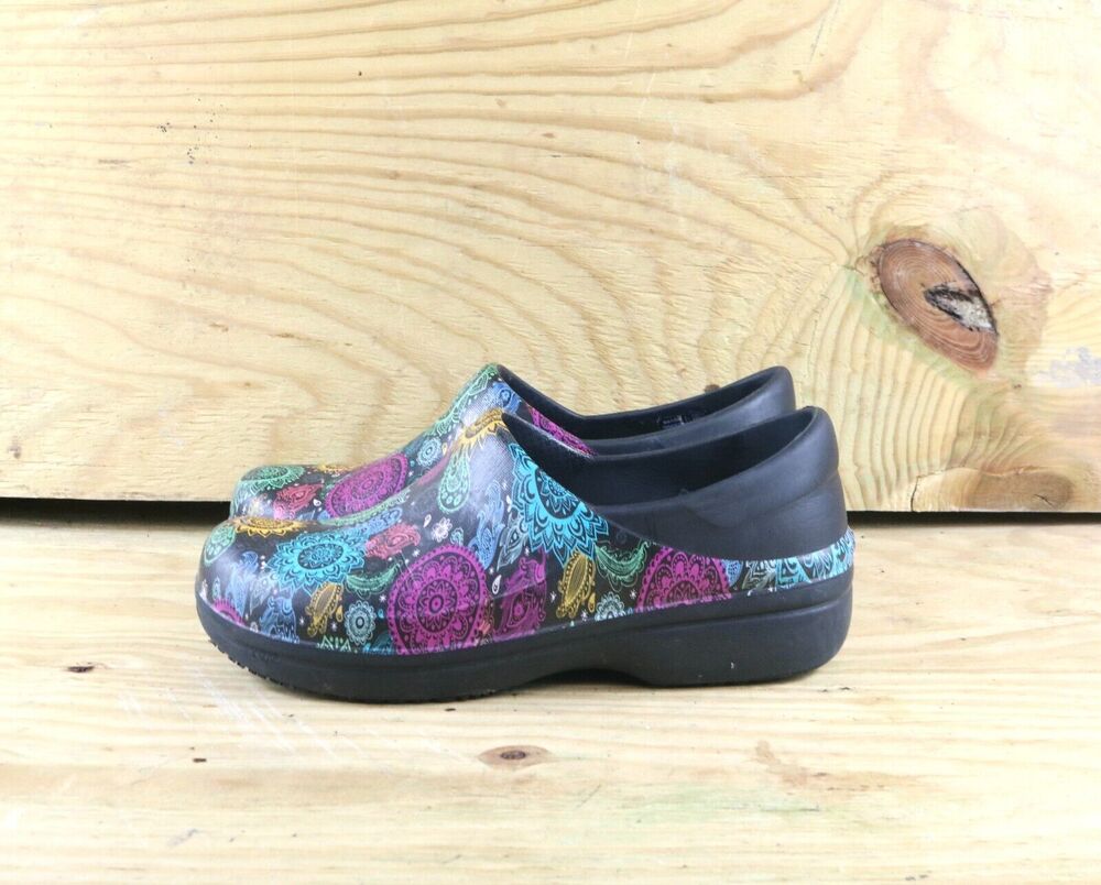 Crocs Clogs Sz 10 Womens Dual Comfort Mandala Paisley Print Shoes Flats